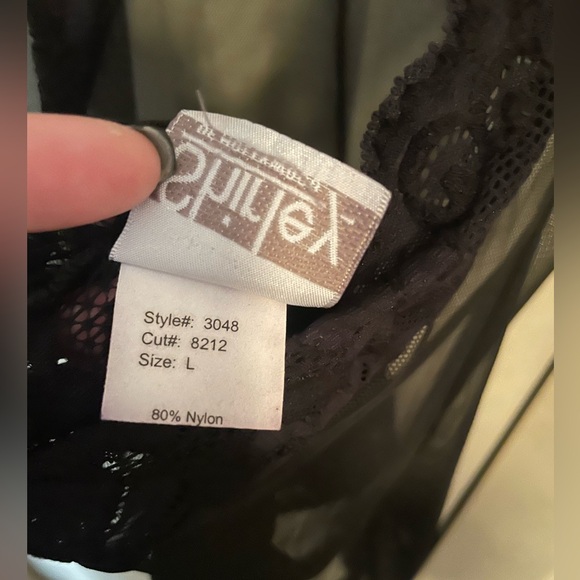 Black lace lingerie - Picture 4 of 4